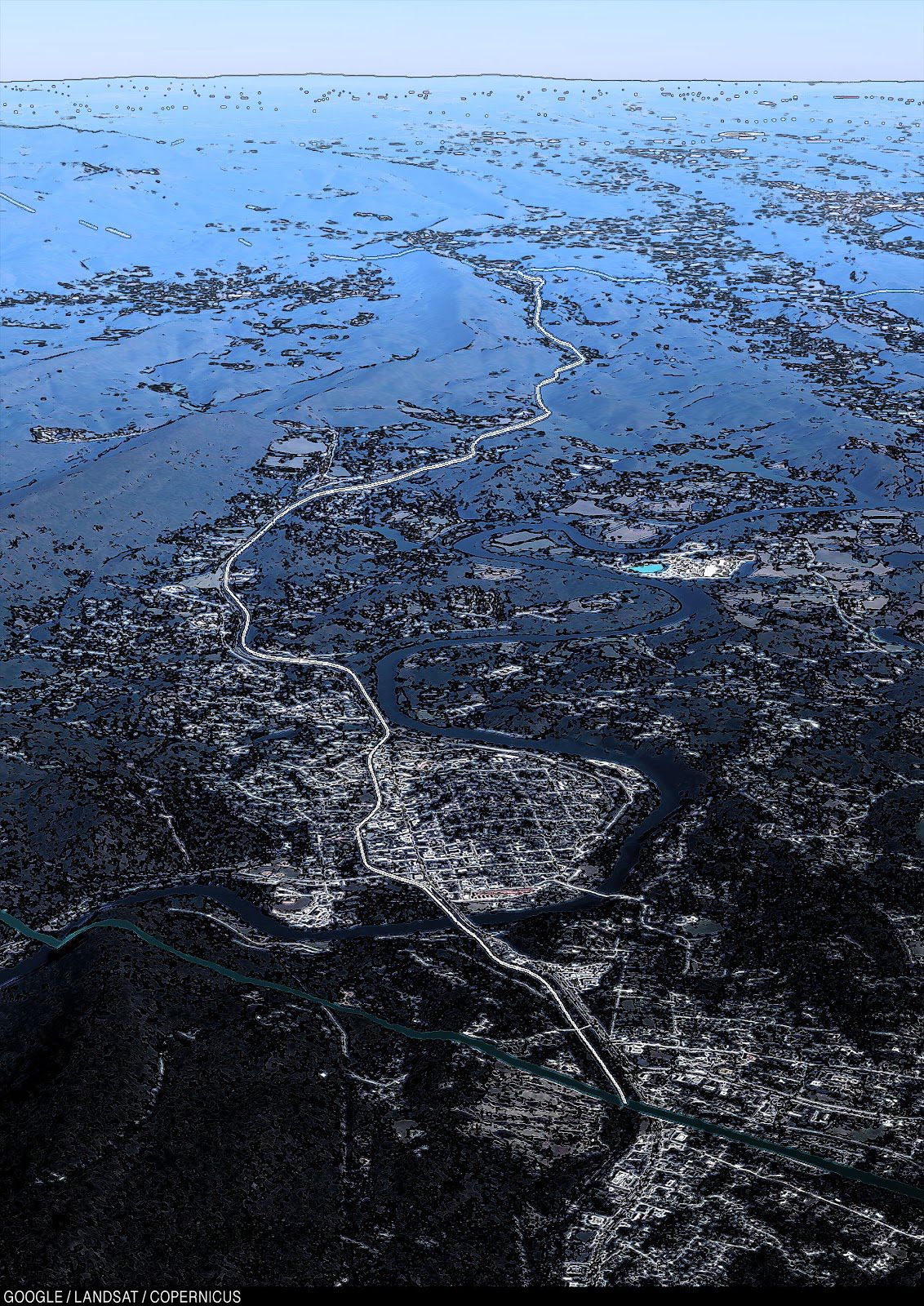 Вид сверху на железнодорожную ветку между полями Технологического и Мичигана.