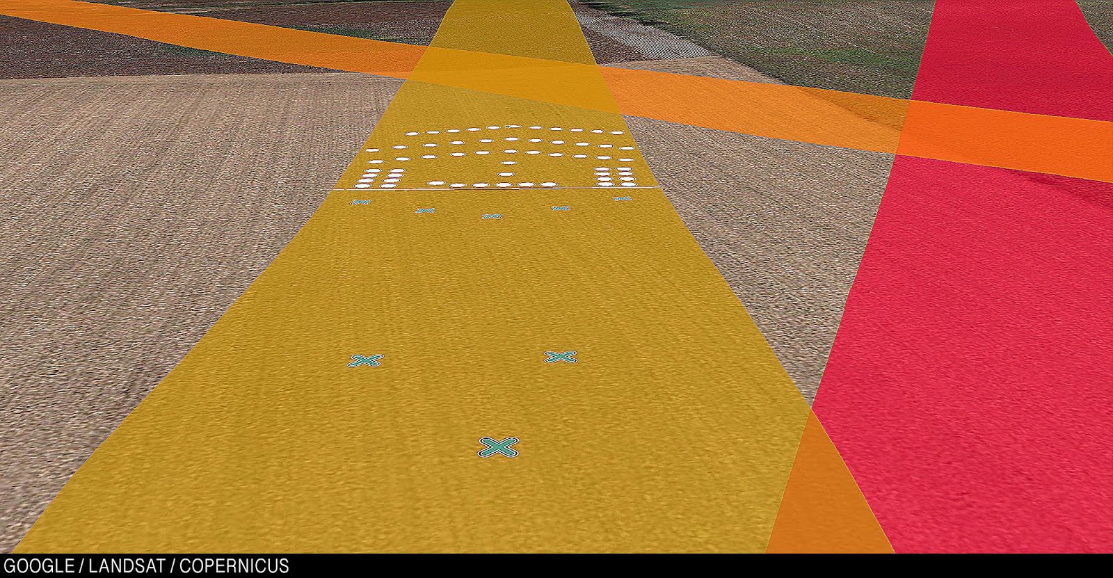 Команды Вандербильтского и УАБ. Справа от них три поля формируют треугольник.