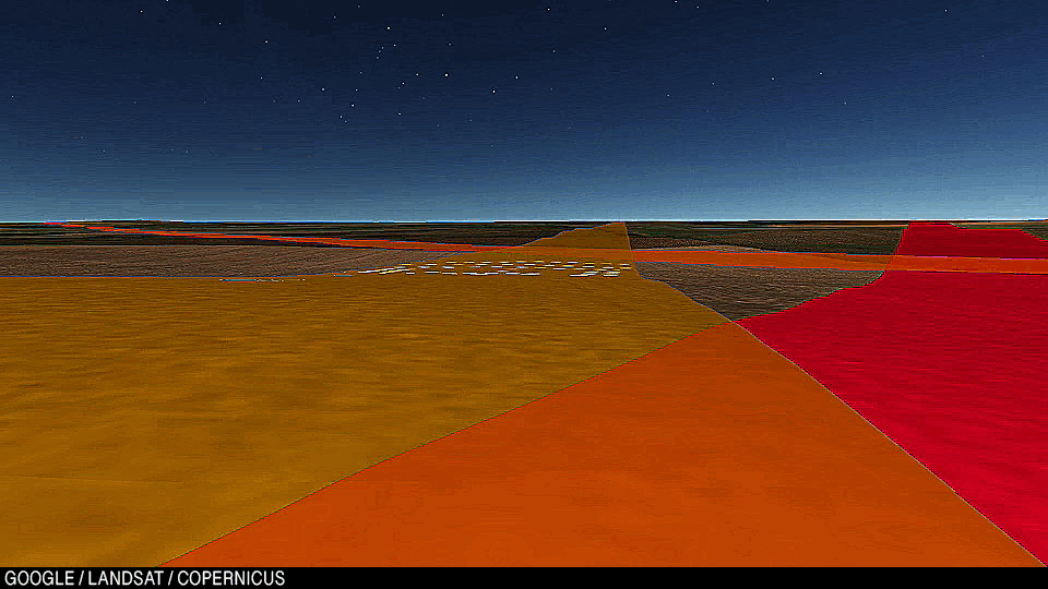 Анимация: Валентина бежит по полю Миссисипского, затем по полю Теннесси, возвращается на поле Вандербильтского, набрасывается на квотербека сзади и вырывает мяч.