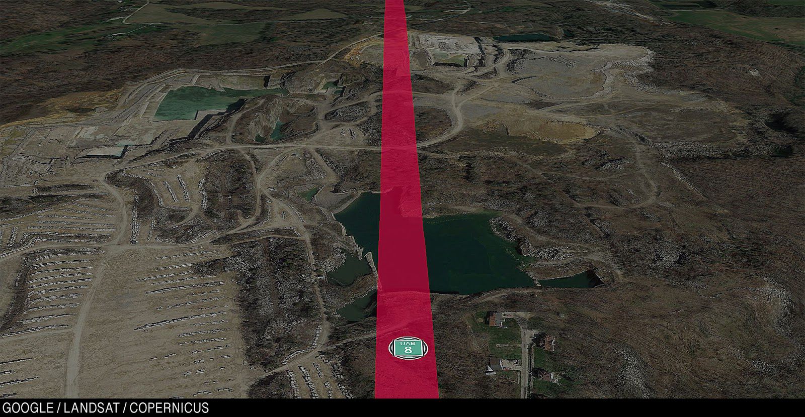 Восьмёрка из УАБ на поле Индианы. Перед ними затопленная каменоломня.