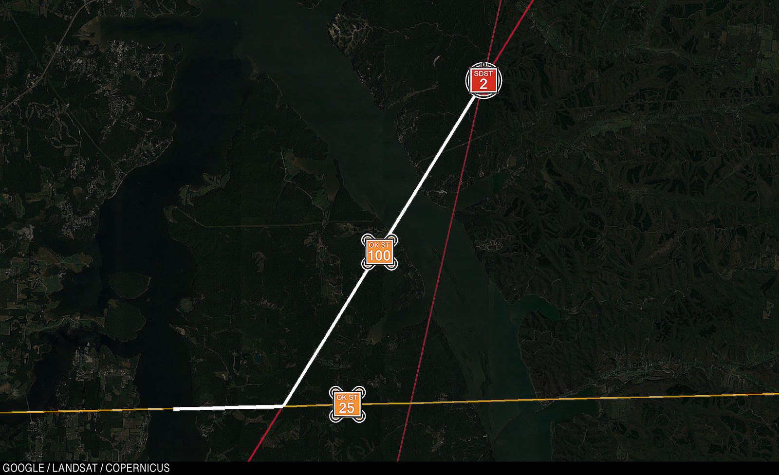Карта: Ник и Мэнни продвинулись на несколько миль к северо-востоку, где пересекаются поля Миссисипского и штата Миссисипи. За ними идут 100 игроков штата Оклахома, но отстают. 25 игроков штата Оклахома остаются на домашнем поле.