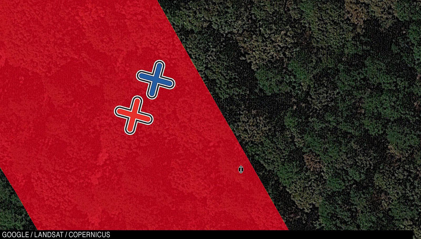 Чак и Моника проходят мимо мяча, сами того не зная.