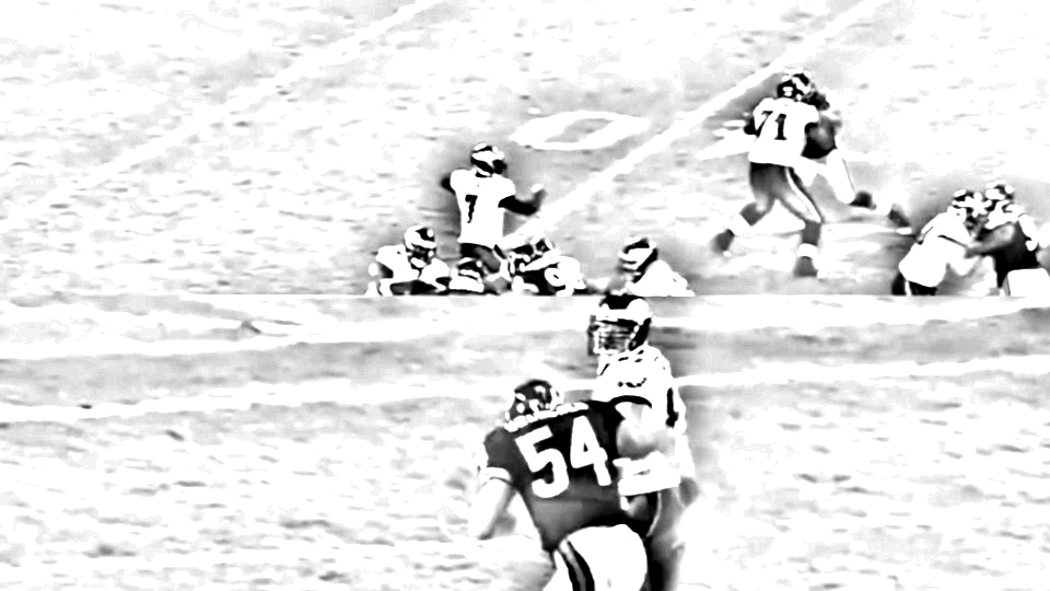 Анимация: бросок Майкла Вика Бренту Селику.